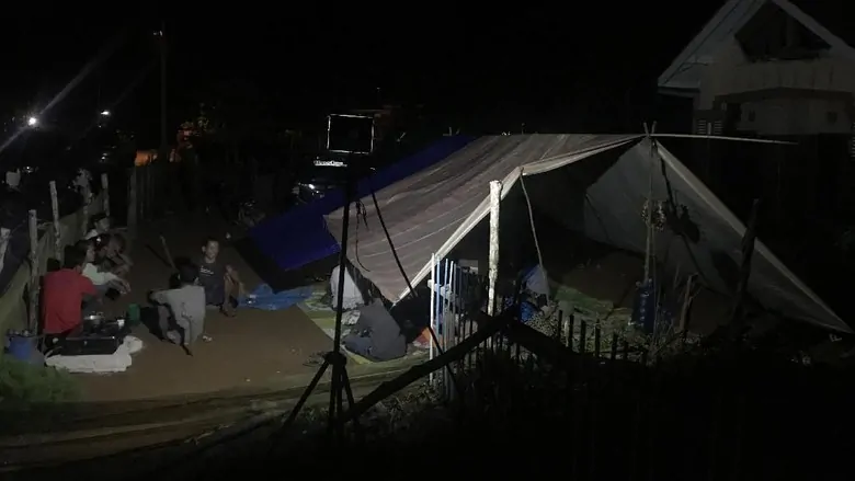 Sejak Gempa Mengguncang, Warga Solok Tak Berani Kembali ke Rumah