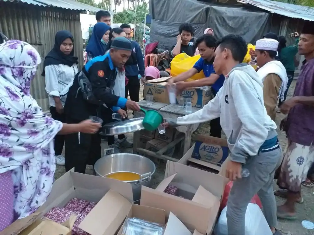 Salurkan Amanah Donatur, Abadi Bagikan Paket Buka Puasa kepada Pengungsi