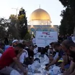 Para Penjaga Al-Aqsha Nikmati Hidangan Buka Puasa Abadi﻿