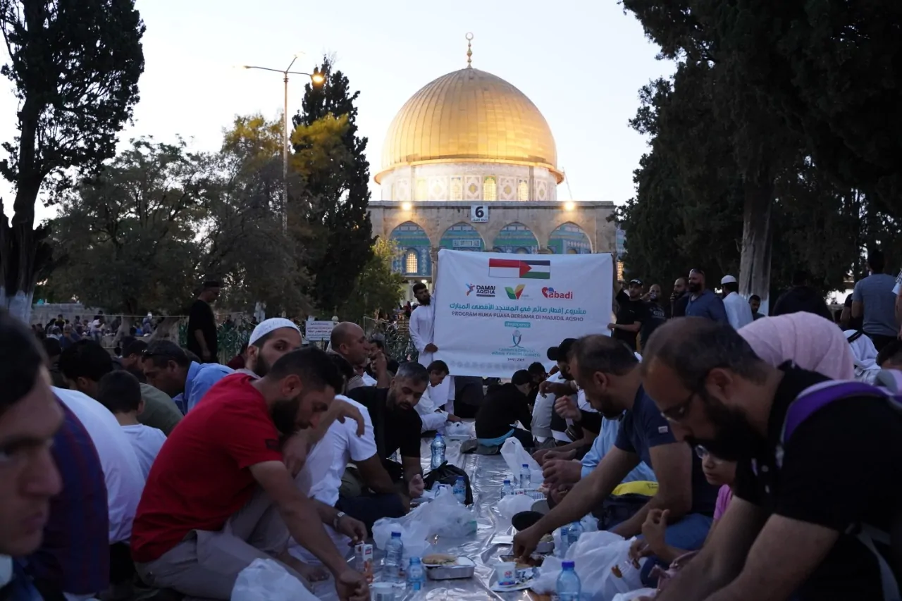 Para Penjaga Al-Aqsha Nikmati Hidangan Buka Puasa Abadi﻿