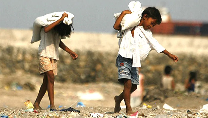 Anak-Anak Pelosok Rangkap Status ‘Siswa’ Sekaligus ‘Pekerja’