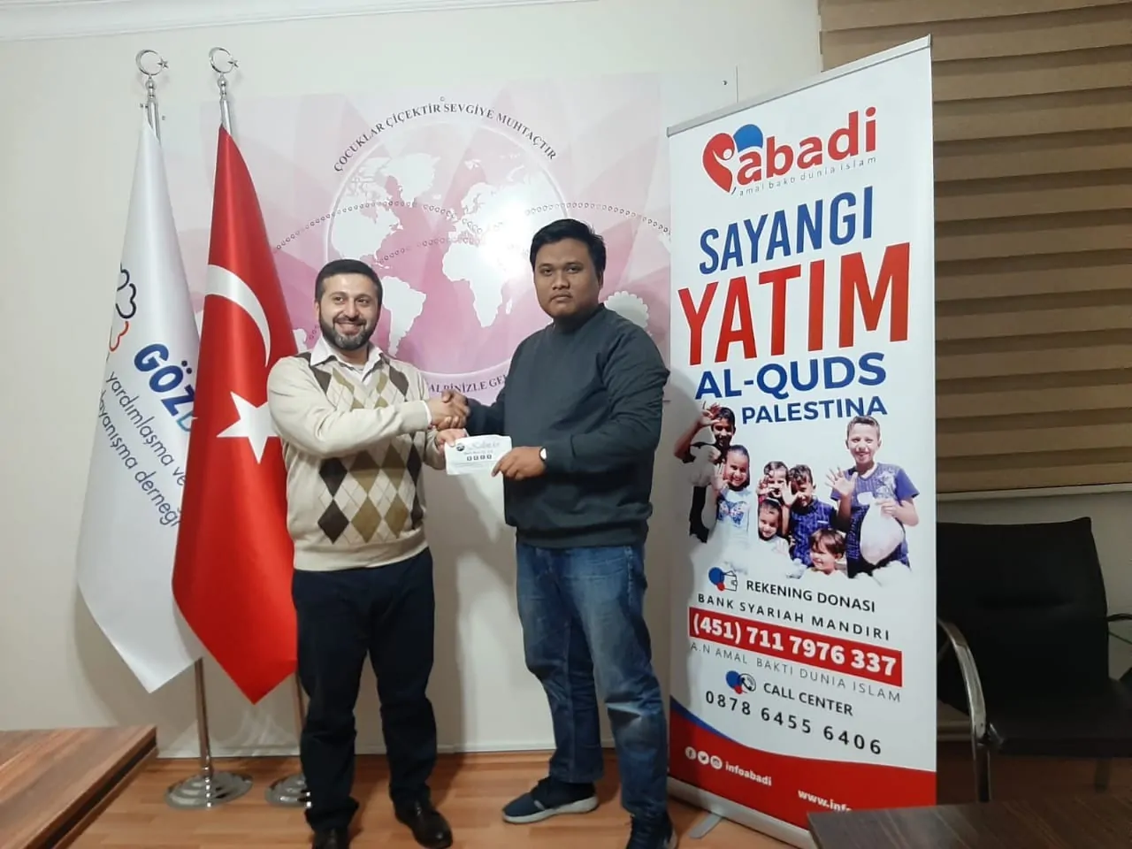 Abadi Salurkan Donasi untuk Pendidikan Yatim Palestina