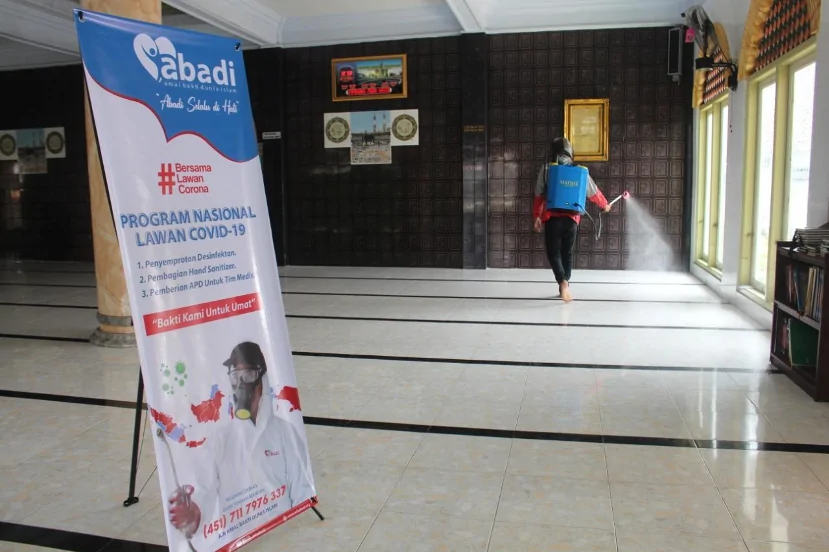 Cegah Corona di NTB, Abadi Lakukan Penyemprotan Disinfektan