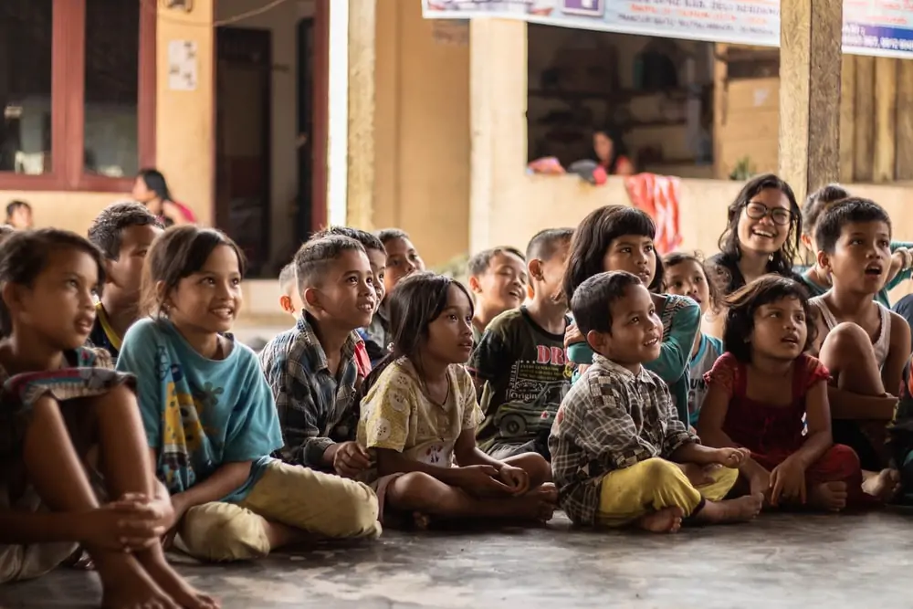 4 Keajaiban Sedekah Anak Yatim