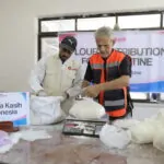 MESKI SEMPAT DI BOM, ABADI BERHASIL SALURKAN  BANTUAN TEPUNG!